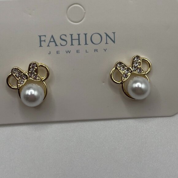 Minnie Mouse Shaped Earrings with Pearls - Picture 1 of 4